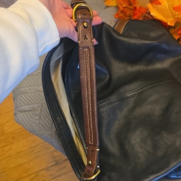 Coach Black Leather Shoulder Hobo Bag No. E0993-70189 - Picture 9 of 17
